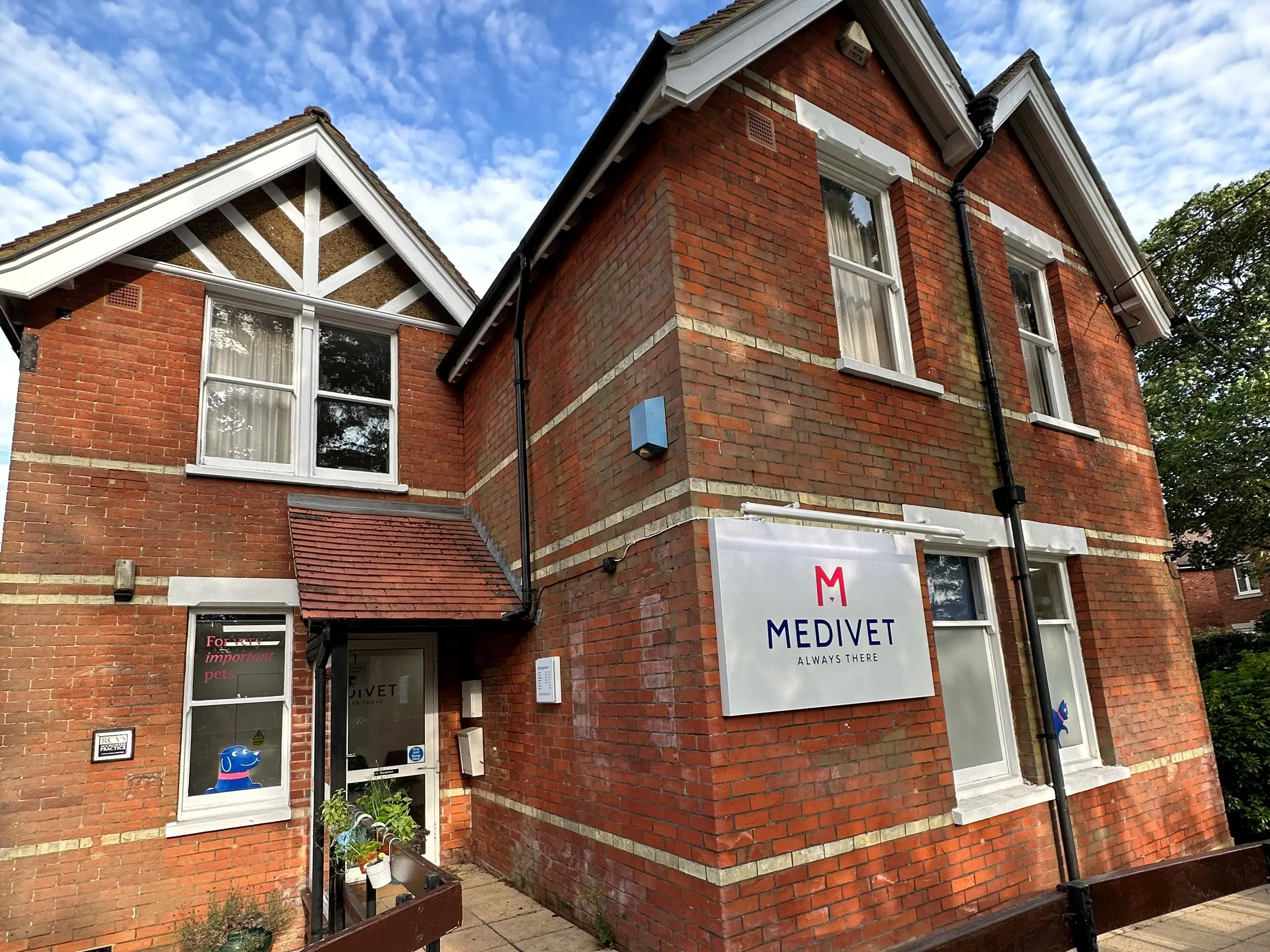 Medivet - Crowthorne (Kynoch Vets) practice photo