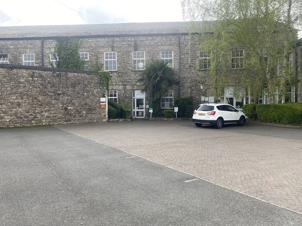 Exterior of Vets Now Kendal